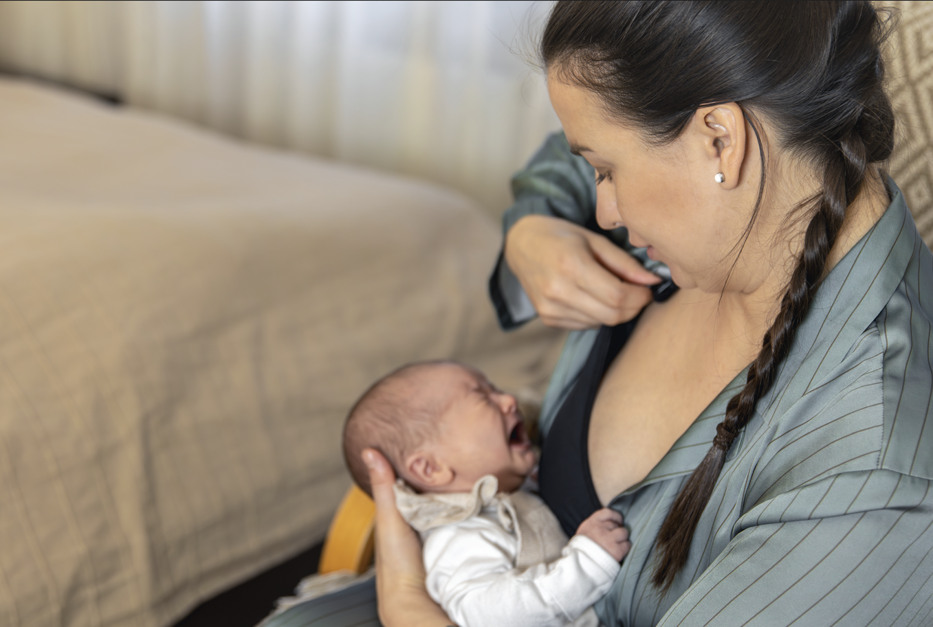 minum kopi menyusui, kafein dalam ASI, aman kopi untuk ibu menyusui, bayi sensitif kafein, Bunda, si Kecil